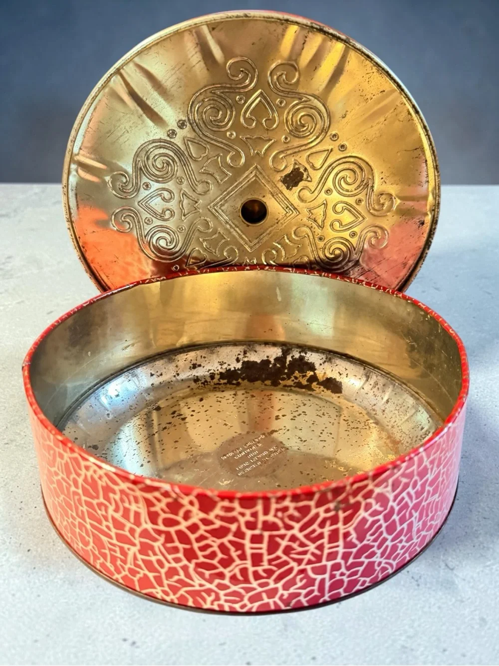 VTG:Daher 1950’s-1960’s Tin From England Crackle Finish/red & gold & gold knob